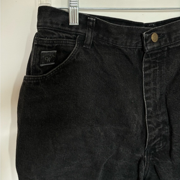 Vintage black denim Wrangler shorts - Picture 2 of 5